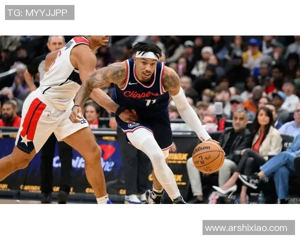 快船侧翼新星状态火热，为何出手机会依旧有限？